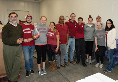 group photo of Bridgewater College volunteers