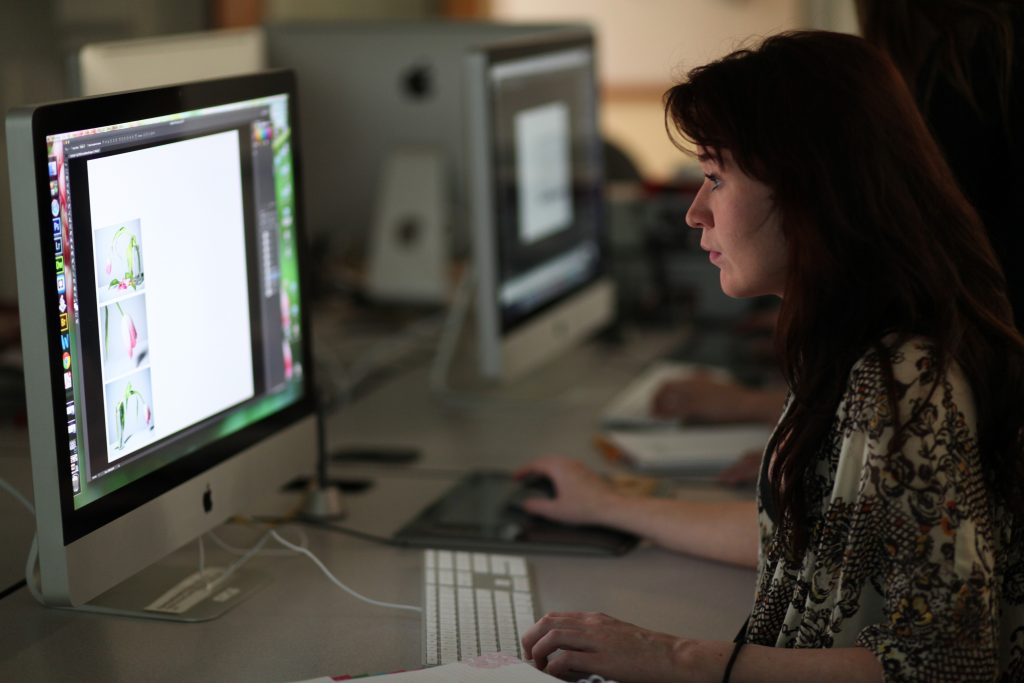 Student looking at Mac desktop