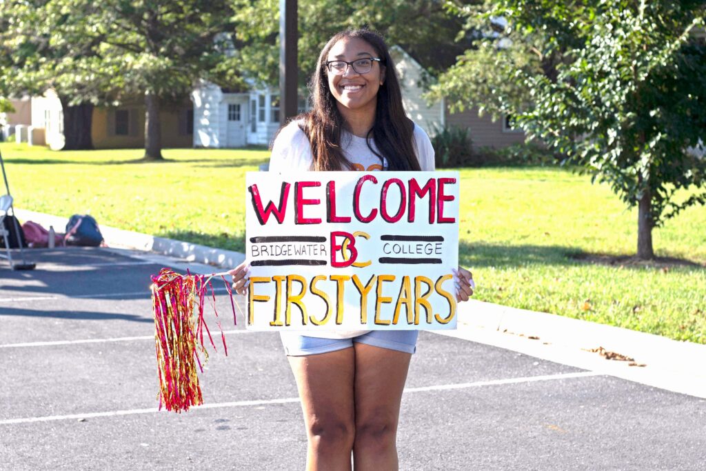 Girl holding sign that says Welcome Bridgewater College First Years