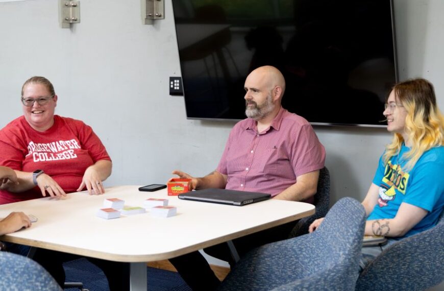 Student and professor playing Apples to Apples