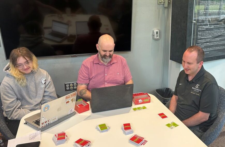 Playing Apples to Apples against AI